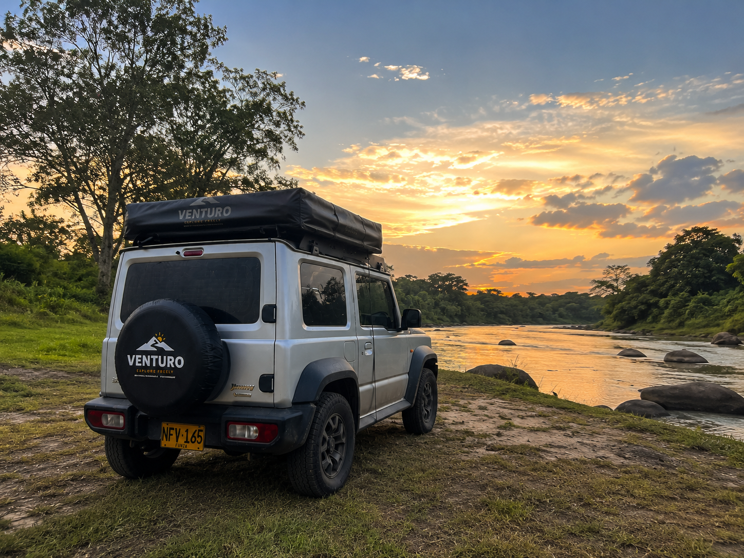 Riverside off-grid route in Colombia